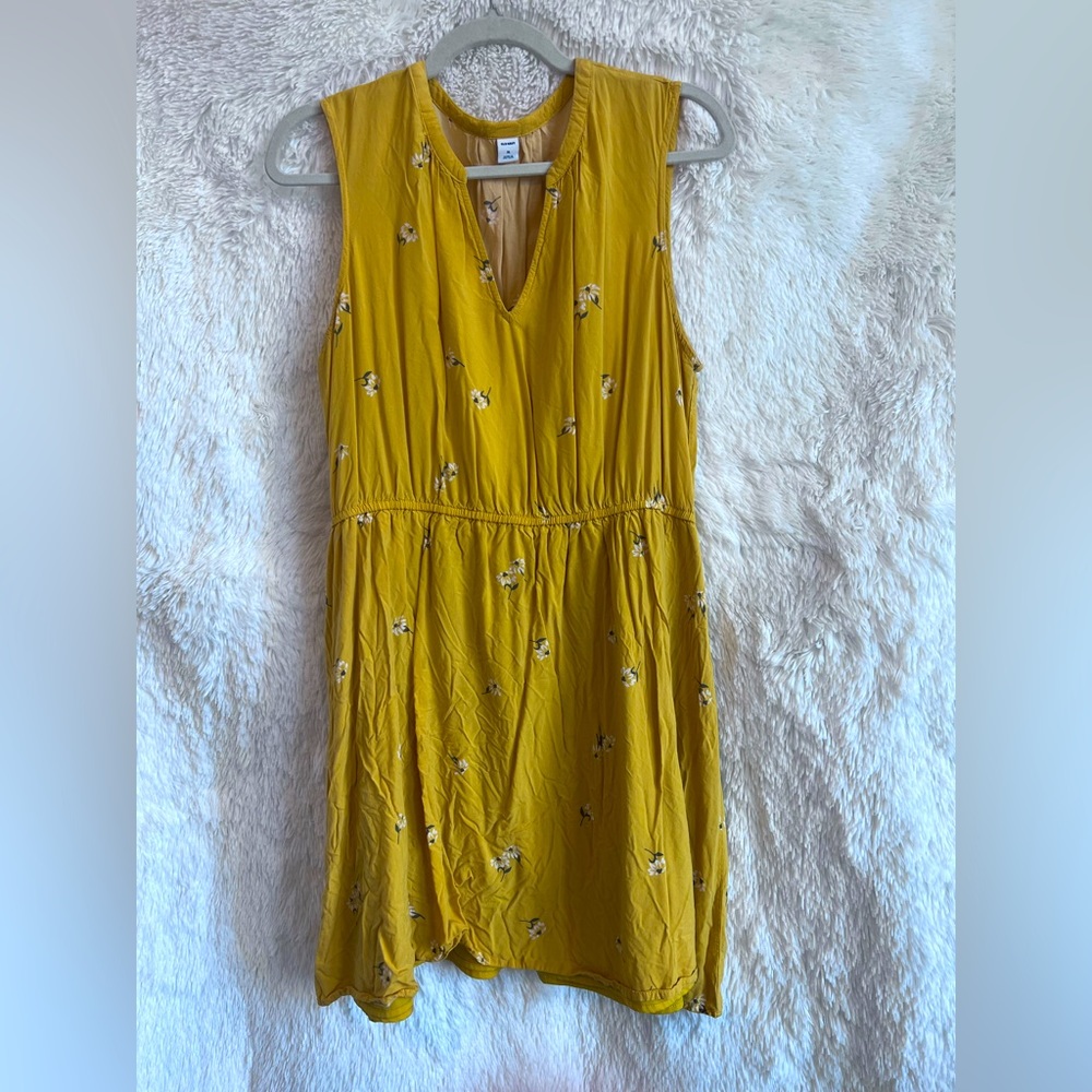 Old Navy. XL. Yellow floral. Lightweight dress. Sleeveless.